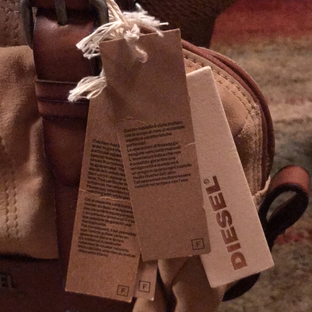 Diesel “Girls in the loop” suede bag Beautiful! - Picture 3 of 12